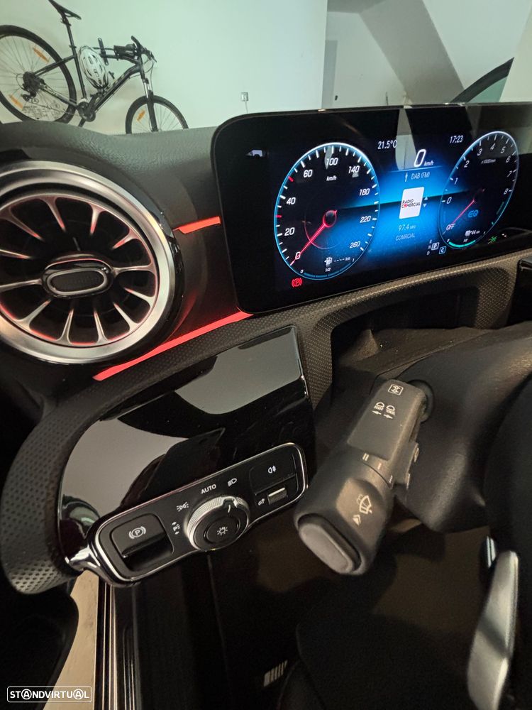 Mercedes-Benz A 250 e AMG Line - 12