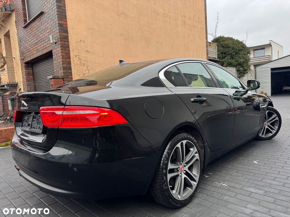 Jaguar XE 2.0 D Prestige - 12