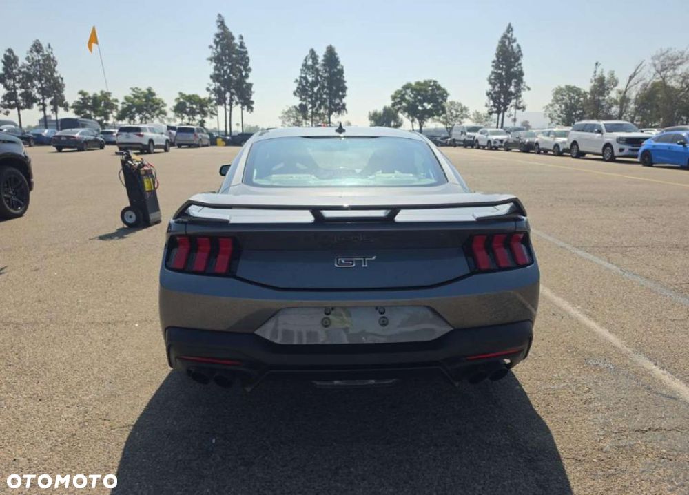 Ford Mustang - 3