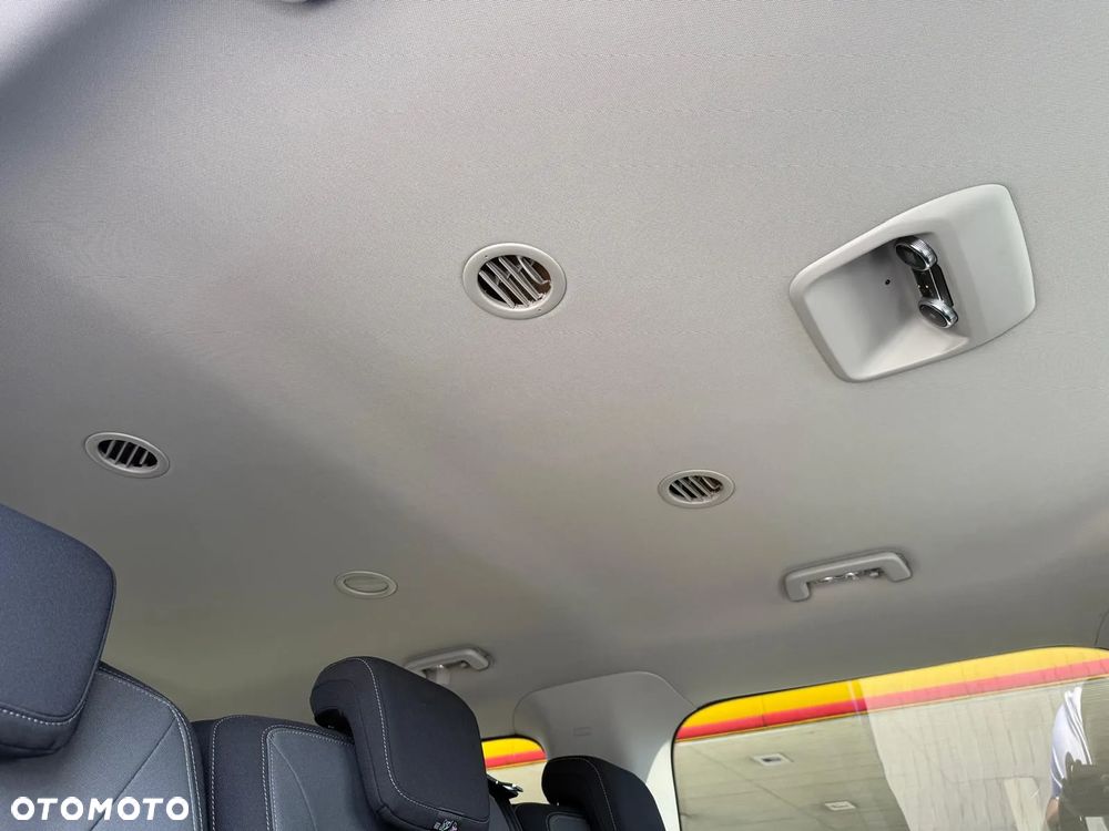 Volkswagen Caravelle - 32