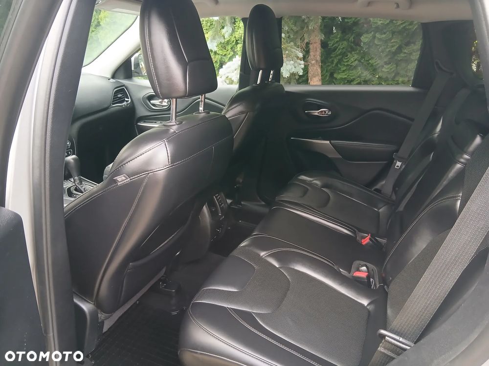 Jeep Cherokee - 11