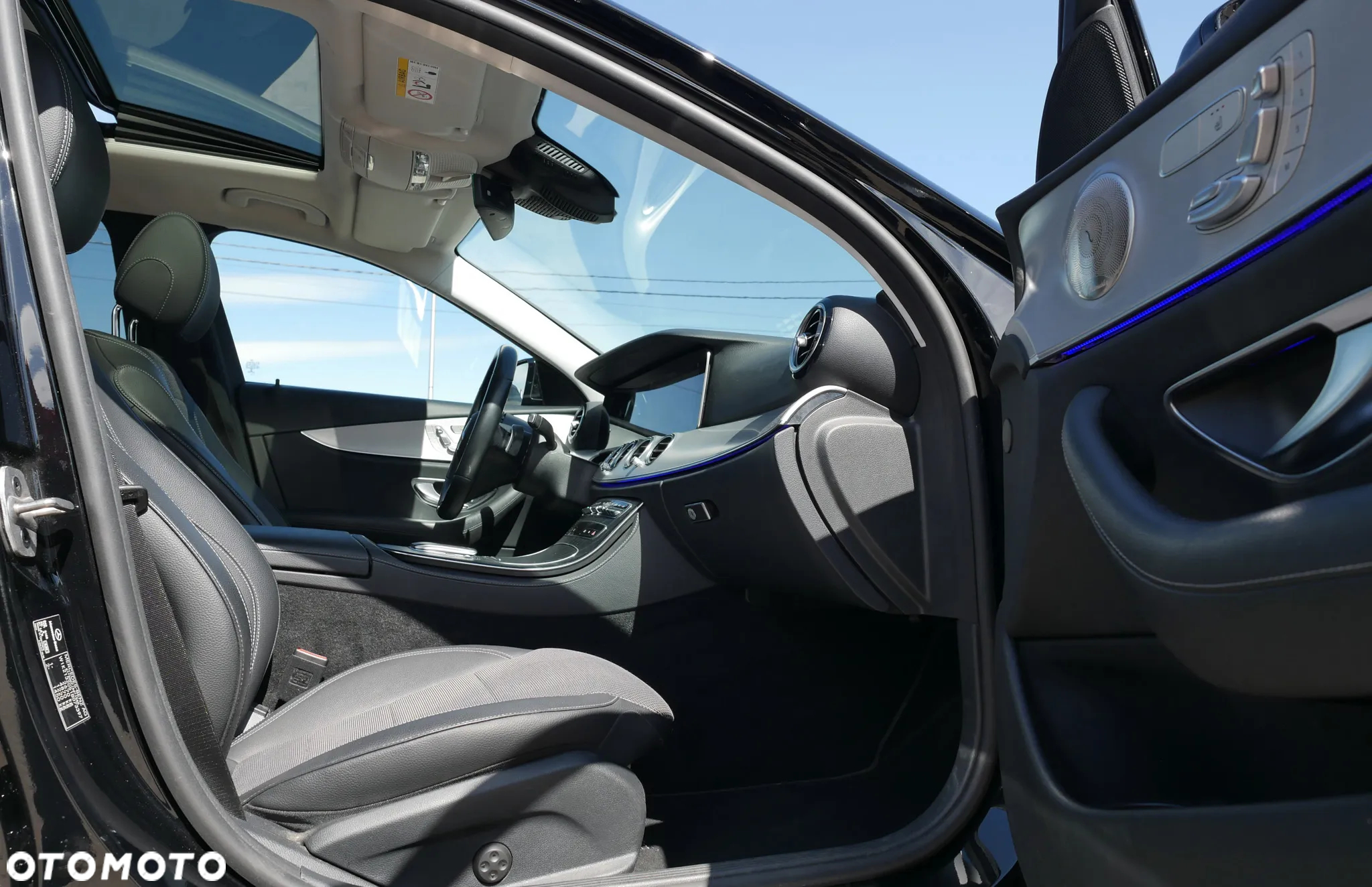 Mercedes-Benz Klasa E 220 d 4Matic T 9G-TRONIC Avantgarde - 11