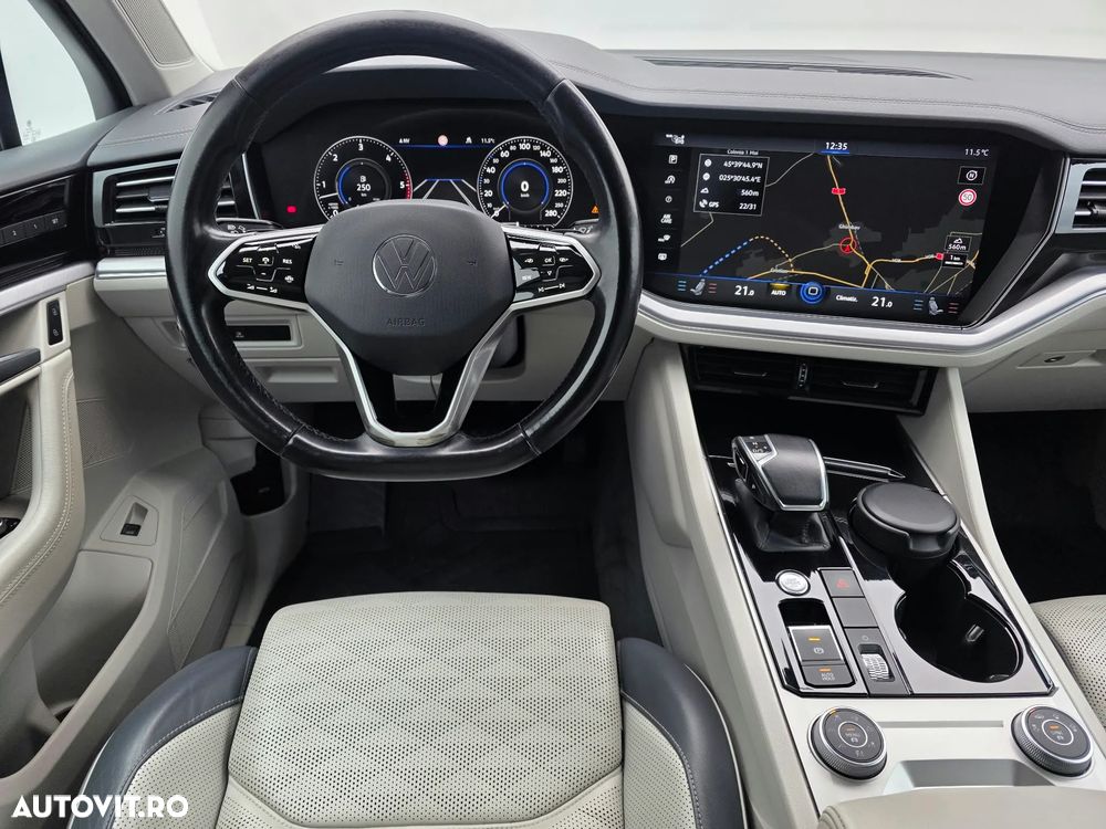 Volkswagen Touareg - 12