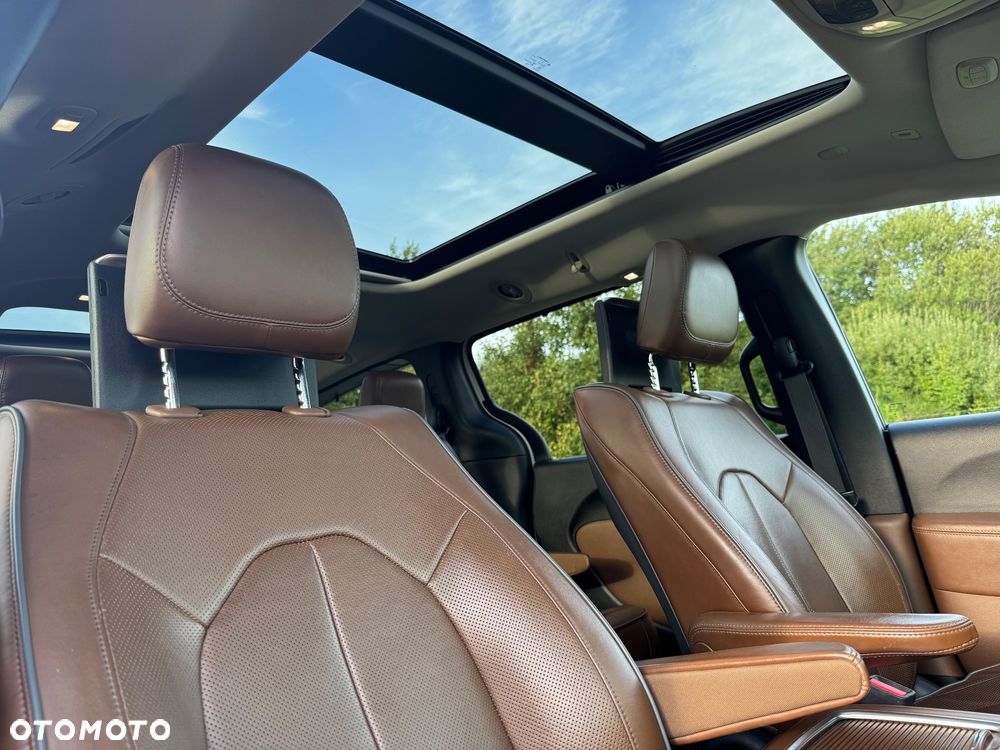 Chrysler Pacifica - 41