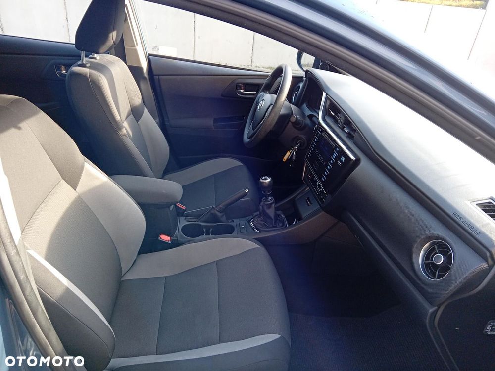 Toyota Auris - 10
