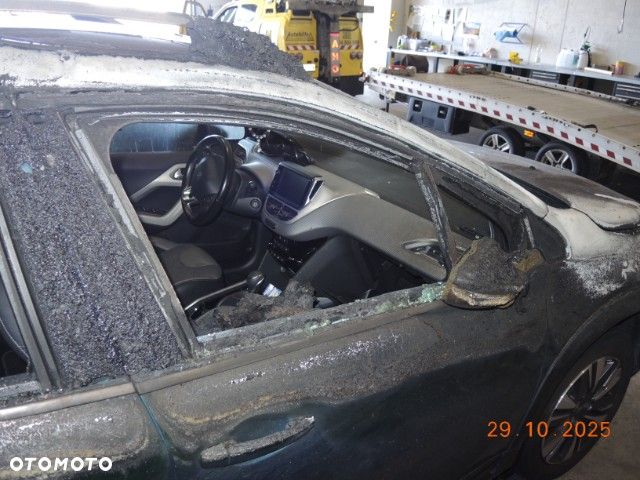 Peugeot 2008 PureTech 110 GPF Stop&Start EAT6 Allure - 7