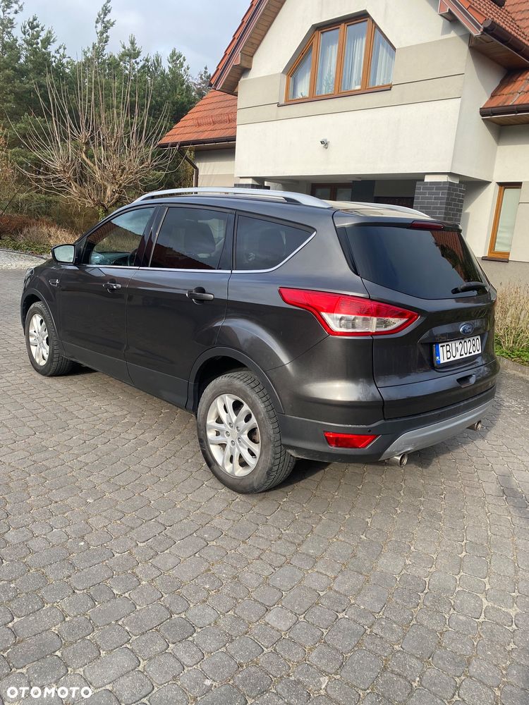 Ford Kuga 2.0 TDCi 2x4 Titanium - 4