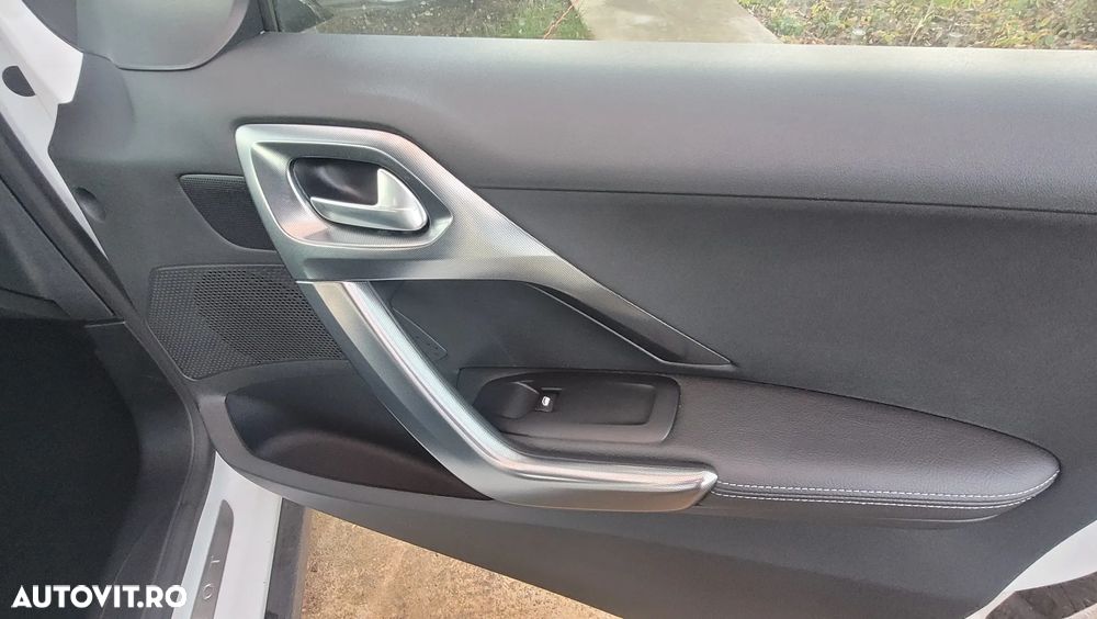 Peugeot 2008 BlueHDi FAP 120 STOP & START Allure - 29