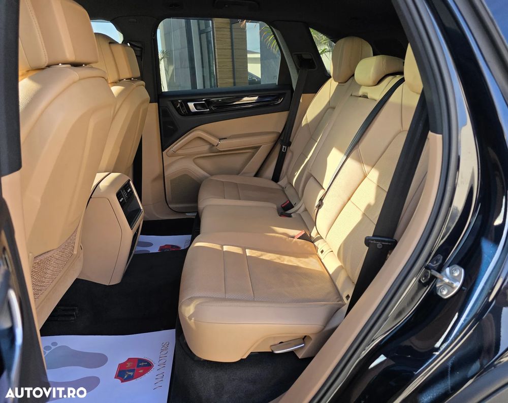 Porsche Cayenne - 16
