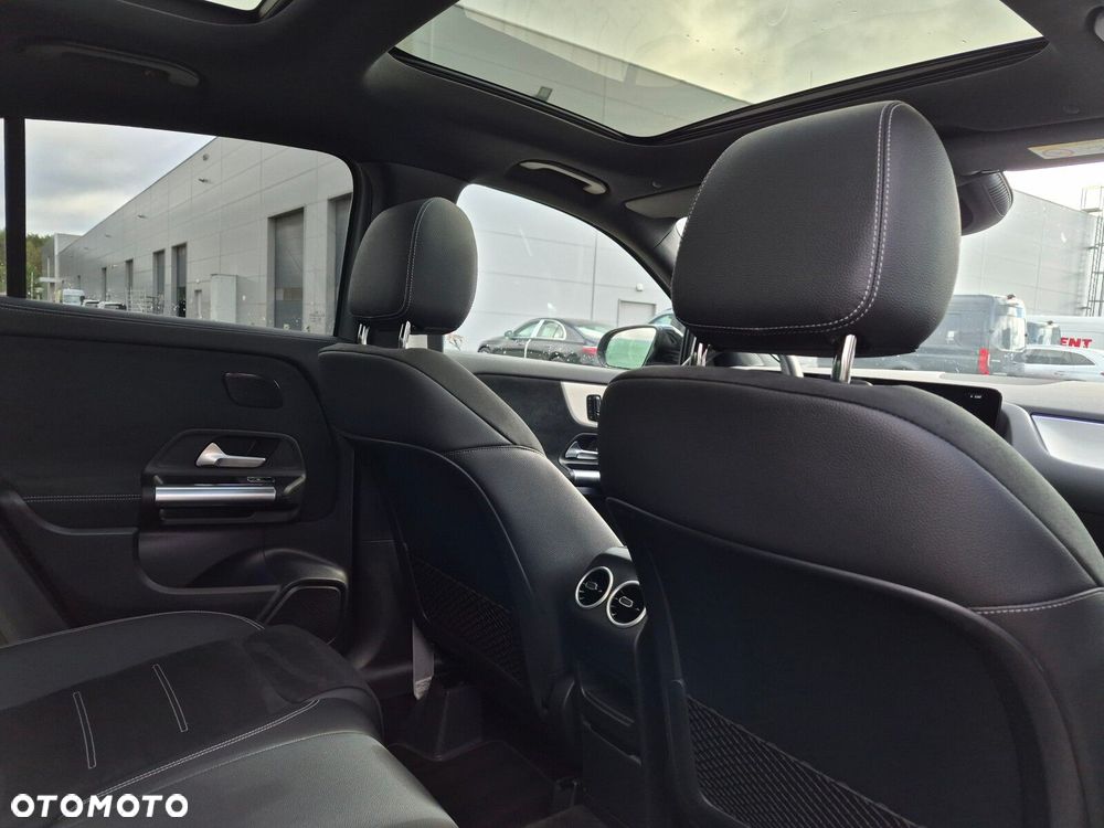 Mercedes-Benz GLA - 34