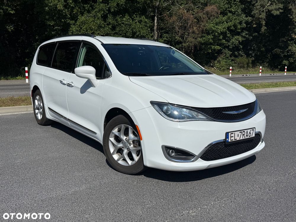 Chrysler Pacifica - 1