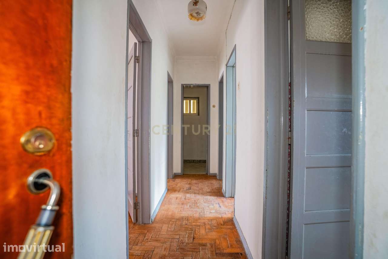 Apartamento T2 para Renovar nos Bairros dos Arneiros – Caldas da Rainh - Grande imagem: 5/21