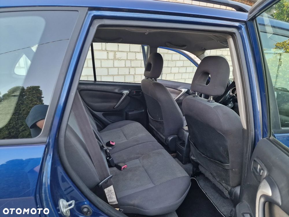 Toyota RAV4 D-4D 4x4 - 25