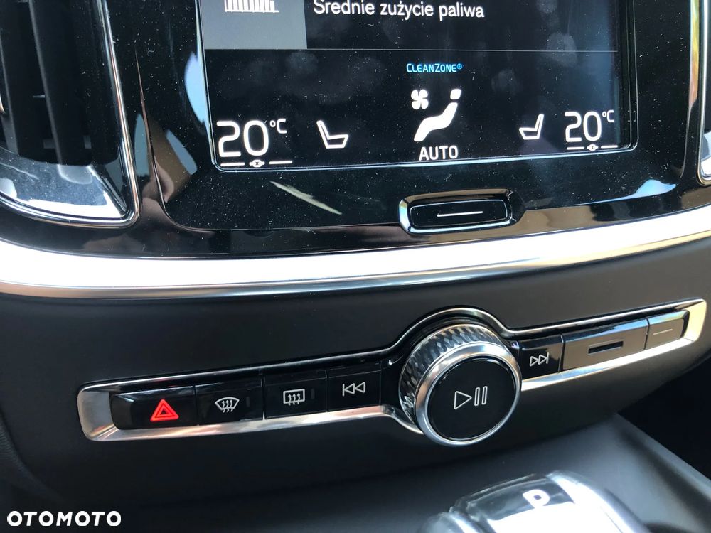 Volvo V60 T6 AWD Momentum Pro - 32