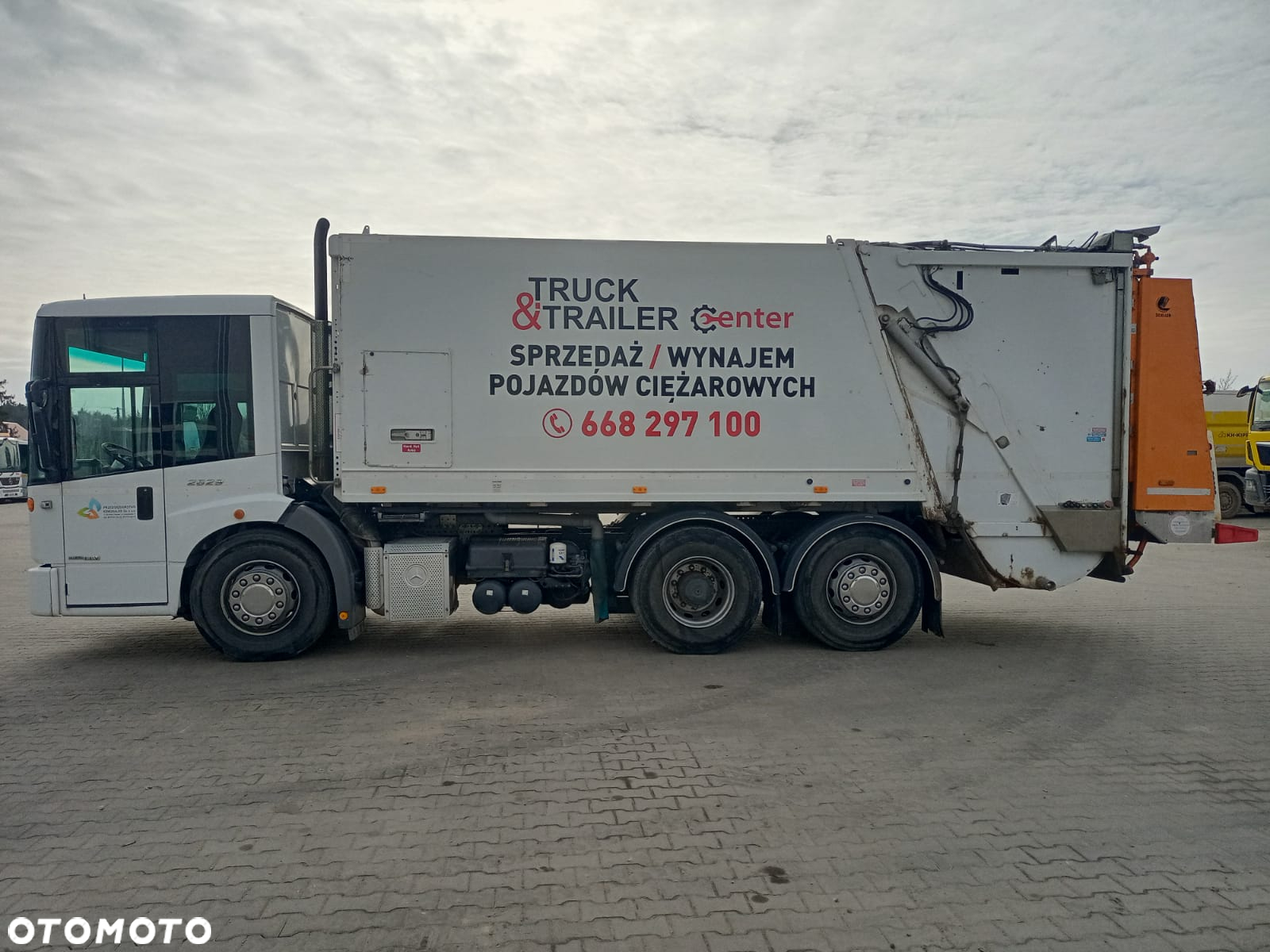 Mercedes-Benz ECONIC - 5