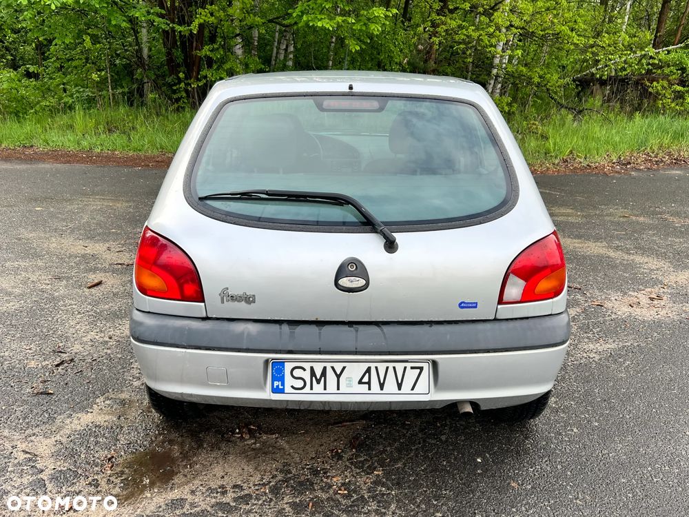Ford Fiesta 1.3 Ghia - 6