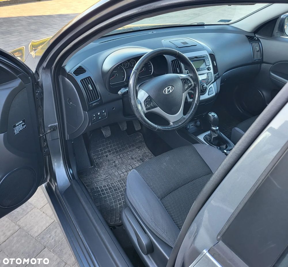 Hyundai i30 1.6 CRDi Base + - 13