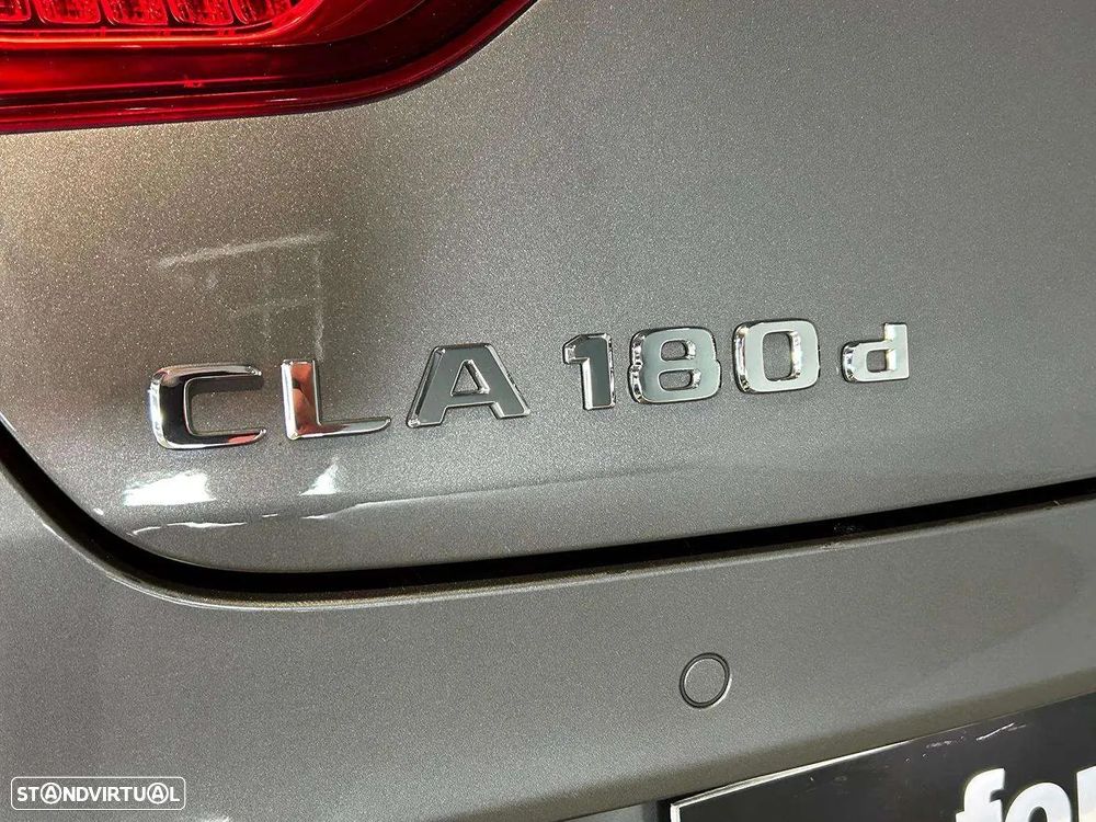 Mercedes-Benz CLA 180 d Shooting Brake AMG Line Aut. - 16