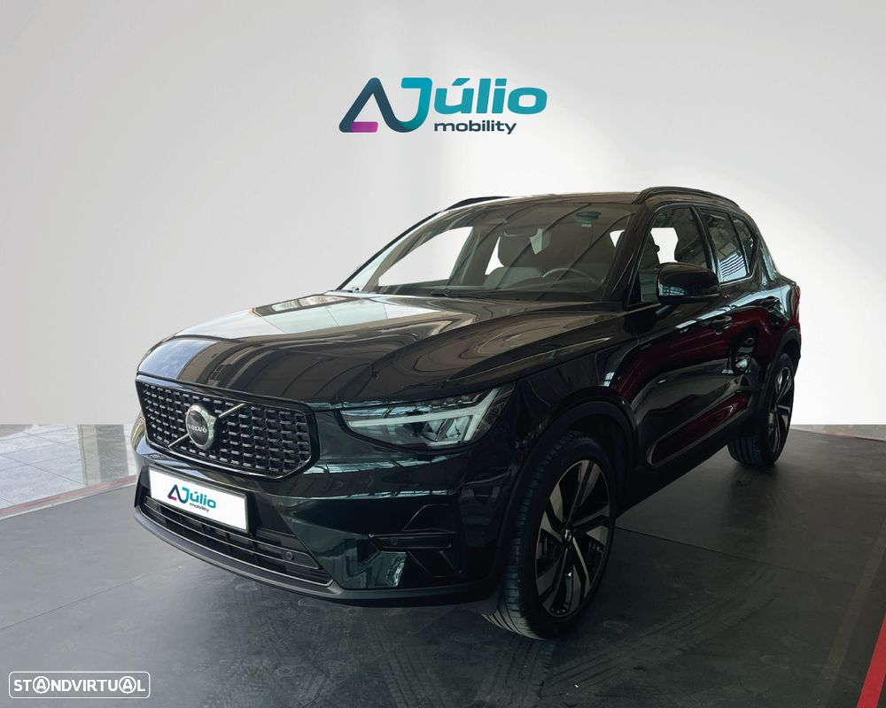 Volvo XC 40 2.0 B3 Plus Dark - 2