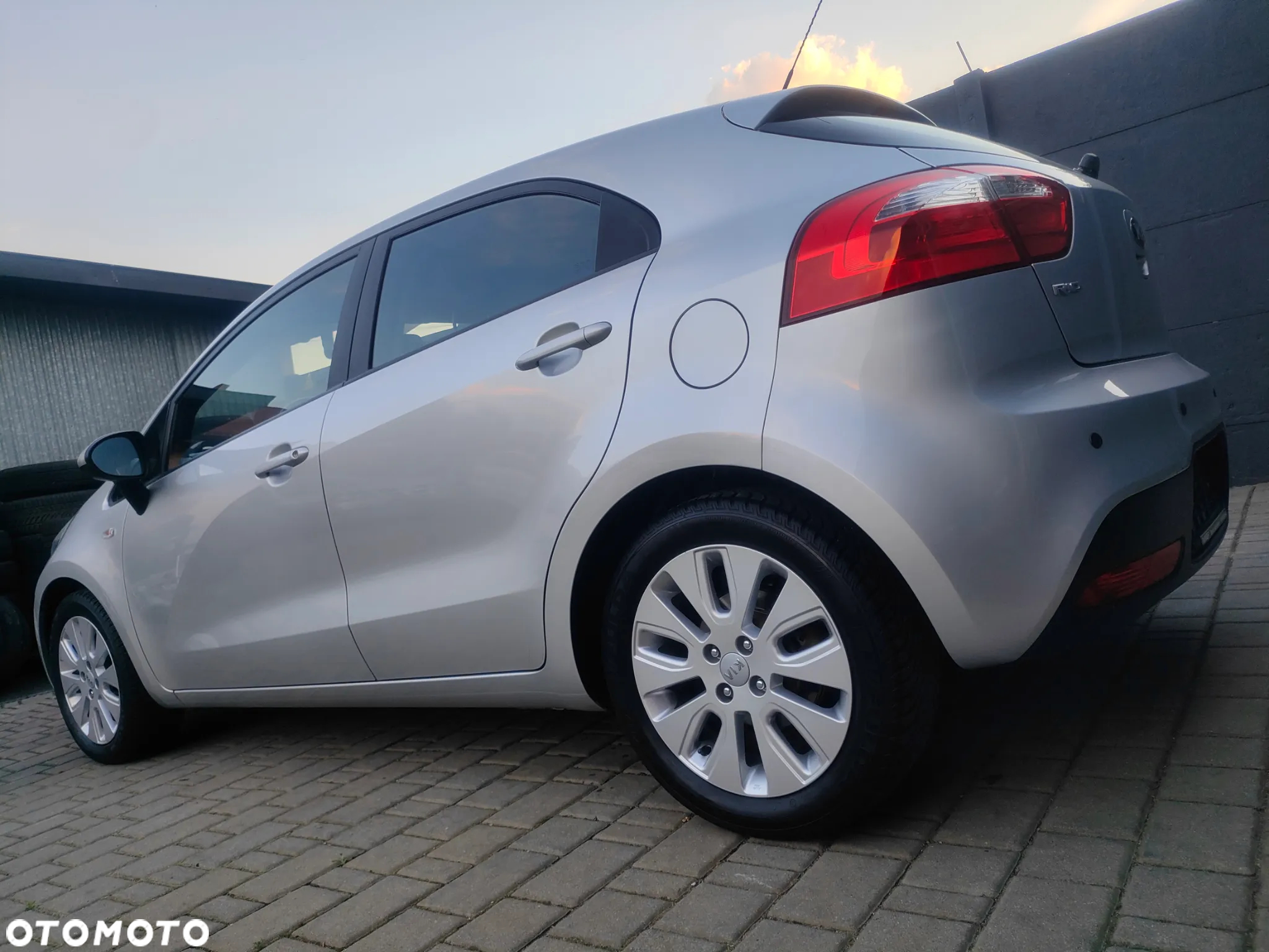 Kia Rio 1.2 Attract - 4