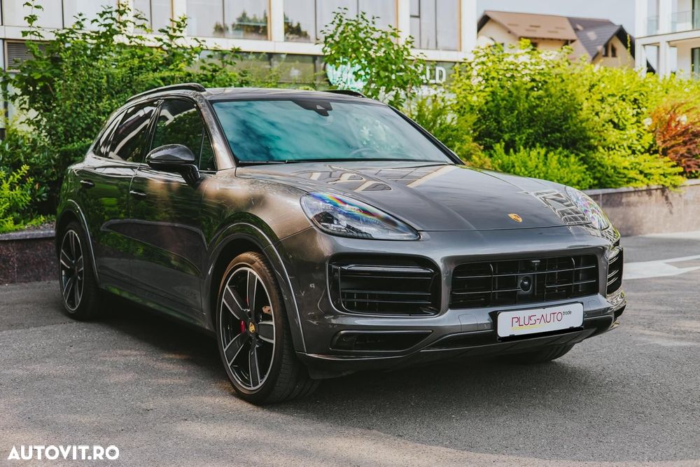 Porsche Cayenne - 1