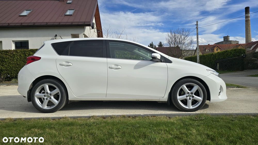 Toyota Auris 1.4 D-4D Premium + EU5 - 7