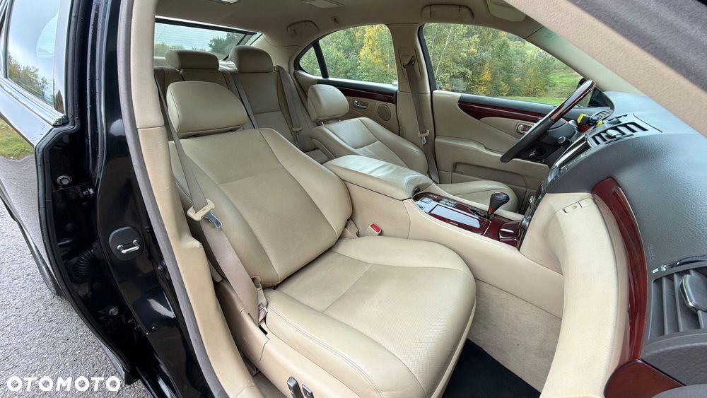 Lexus LS - 18