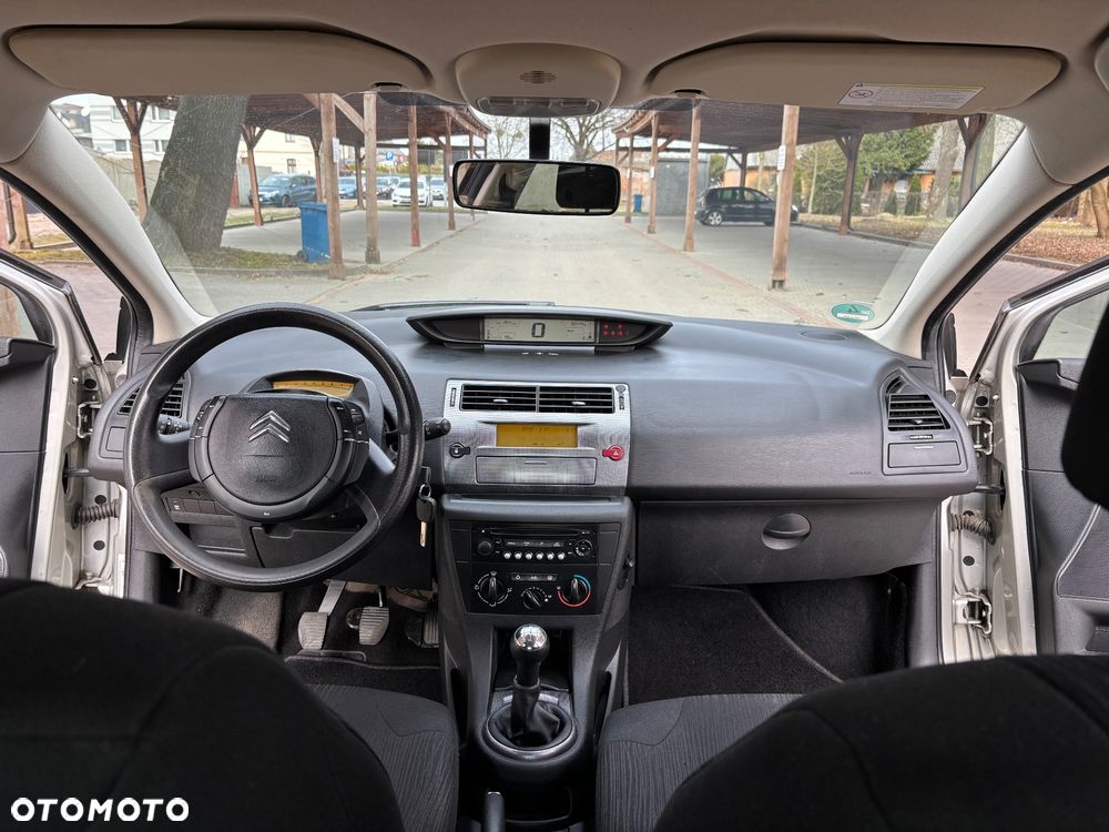Citroën C4 1.4 16V Style - 11