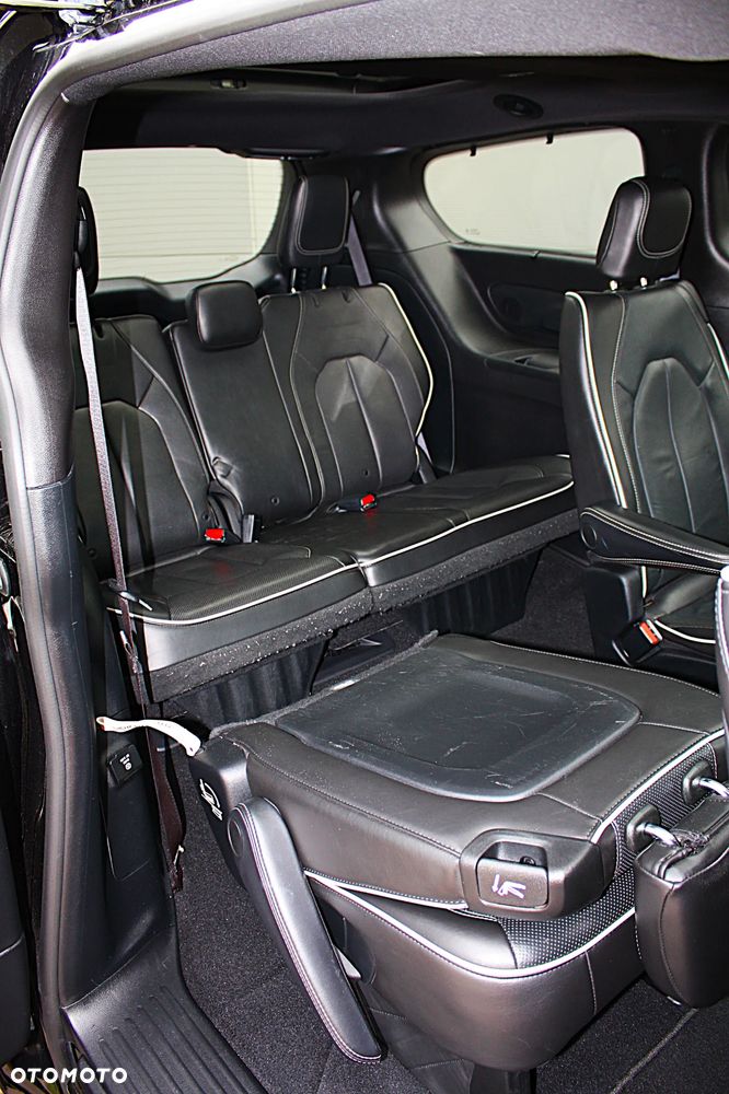 Chrysler Pacifica - 23