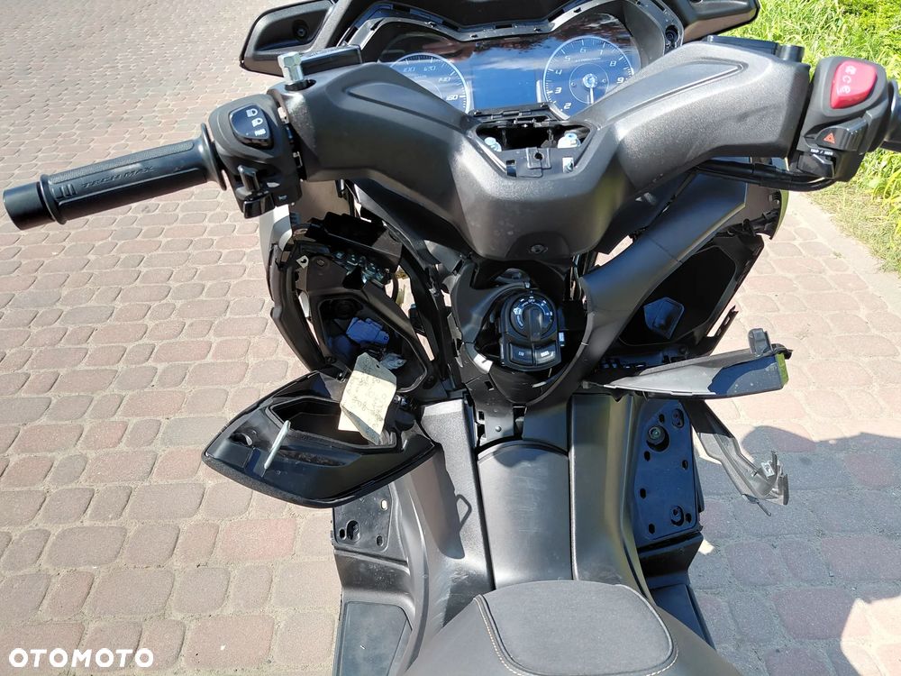 Yamaha X-max - 11