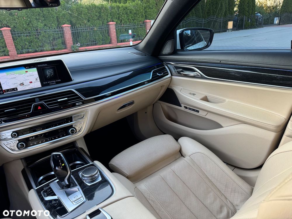 BMW Seria 7 740Li - 11