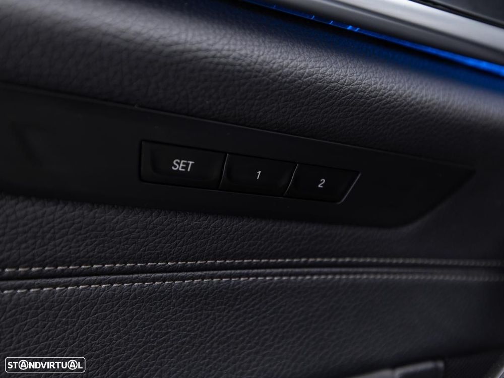 BMW 520 i Pack Desportivo M - 19
