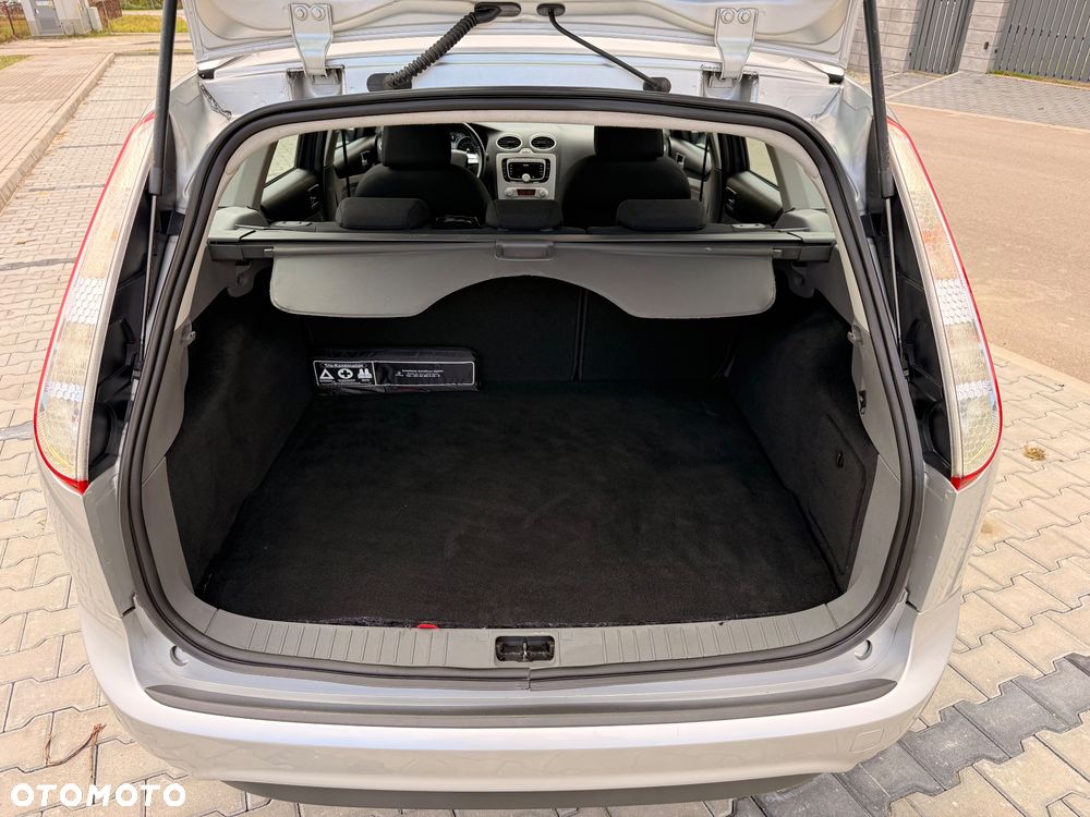 Ford Focus 1.6 Ambiente - 34