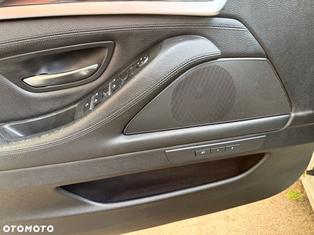 BMW Seria 5 520d xDrive - 16