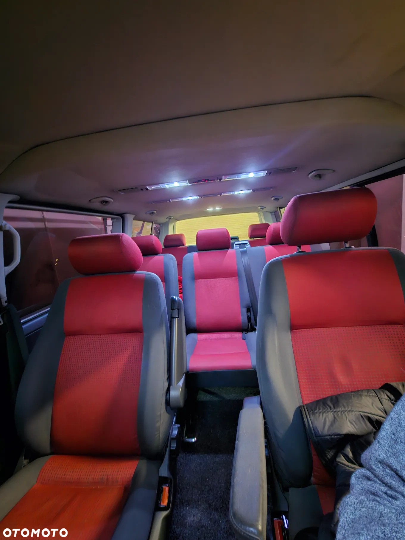 Volkswagen Caravelle - 14