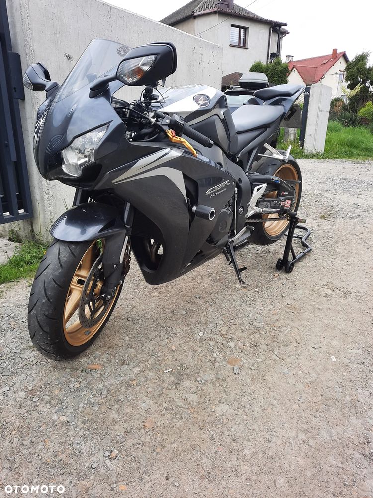 Honda CBR - 9