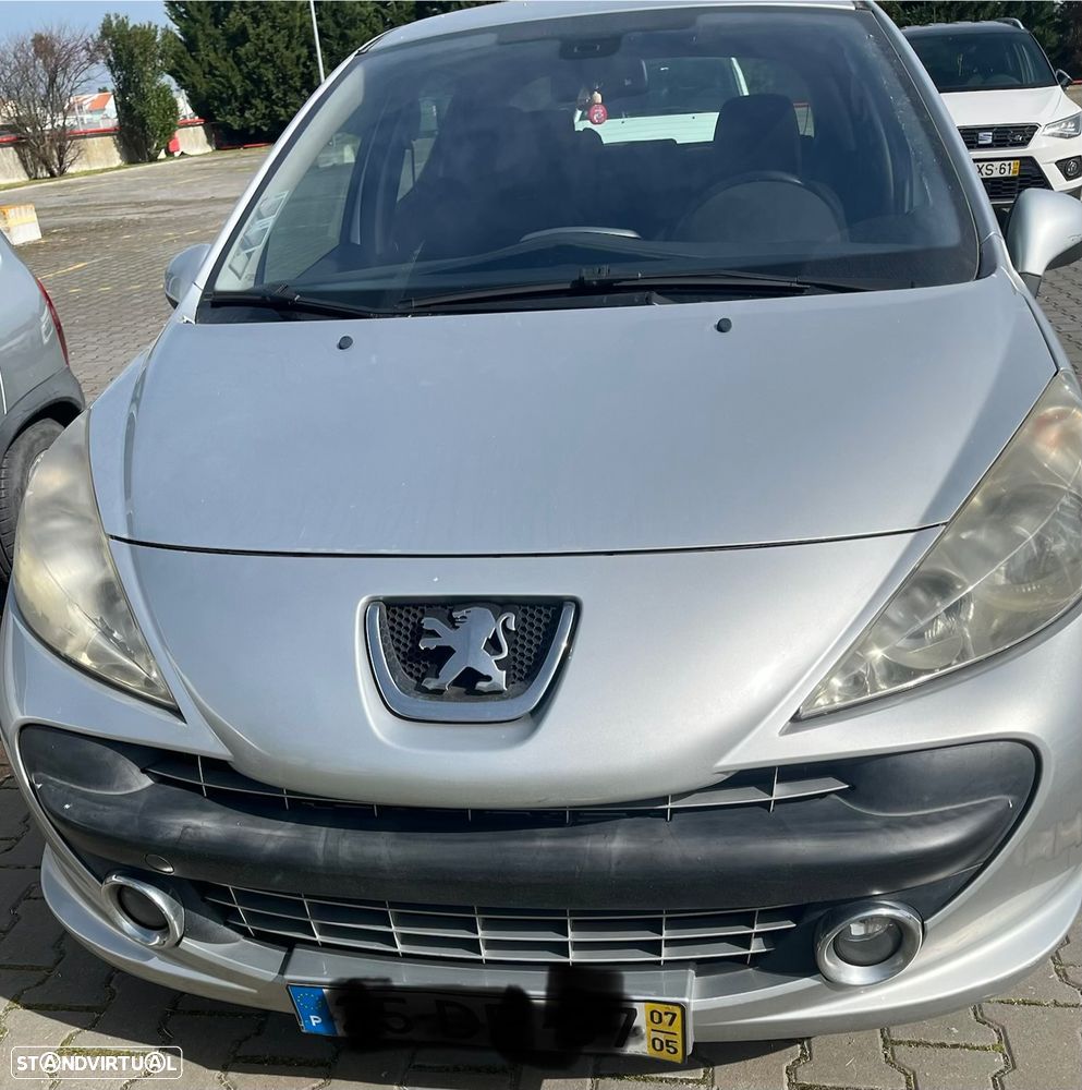 Peugeot 207 - 1