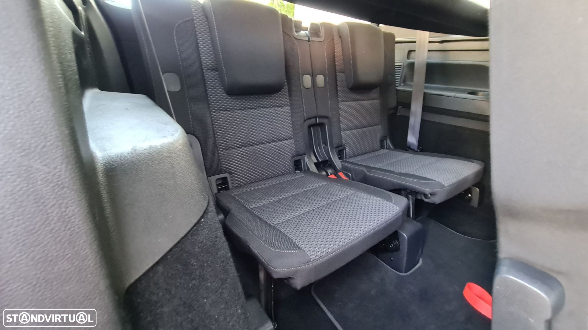 VW Touran 1.6 TDI Confortline DSG - 48