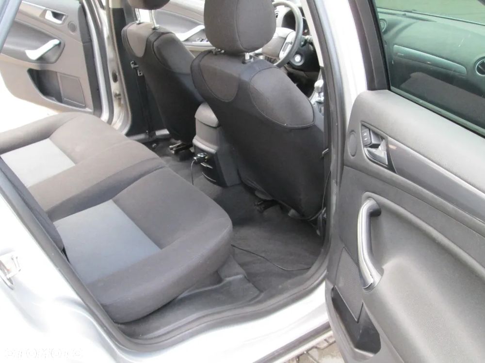 Ford Mondeo 2.0 TDCI Trend - 16