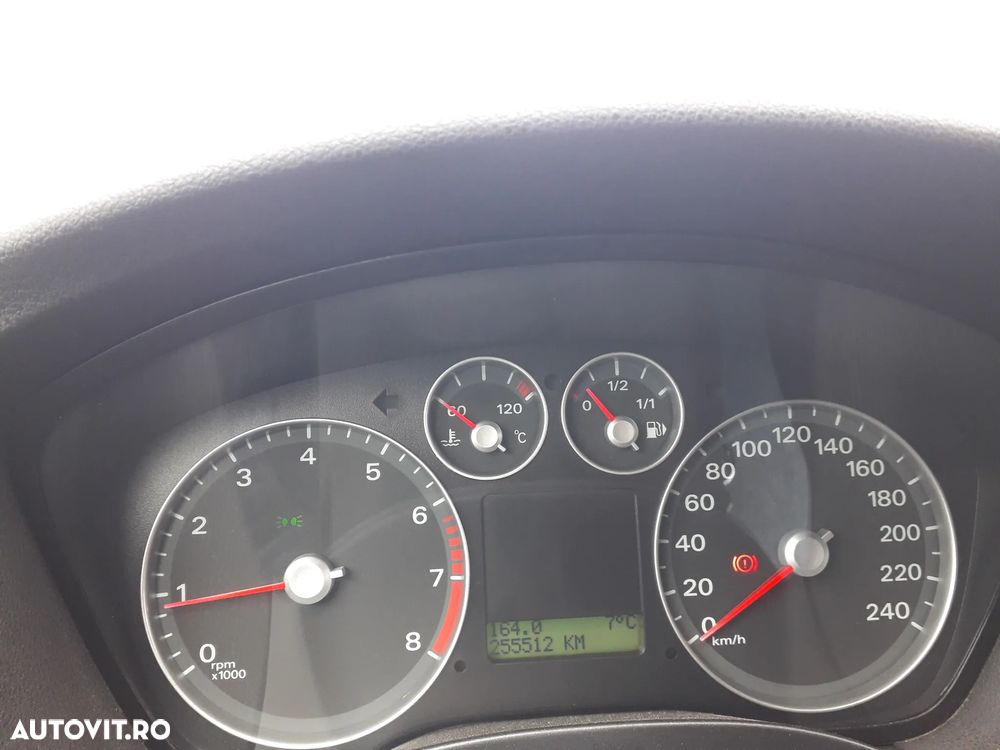 Ford Focus Ghia - 10