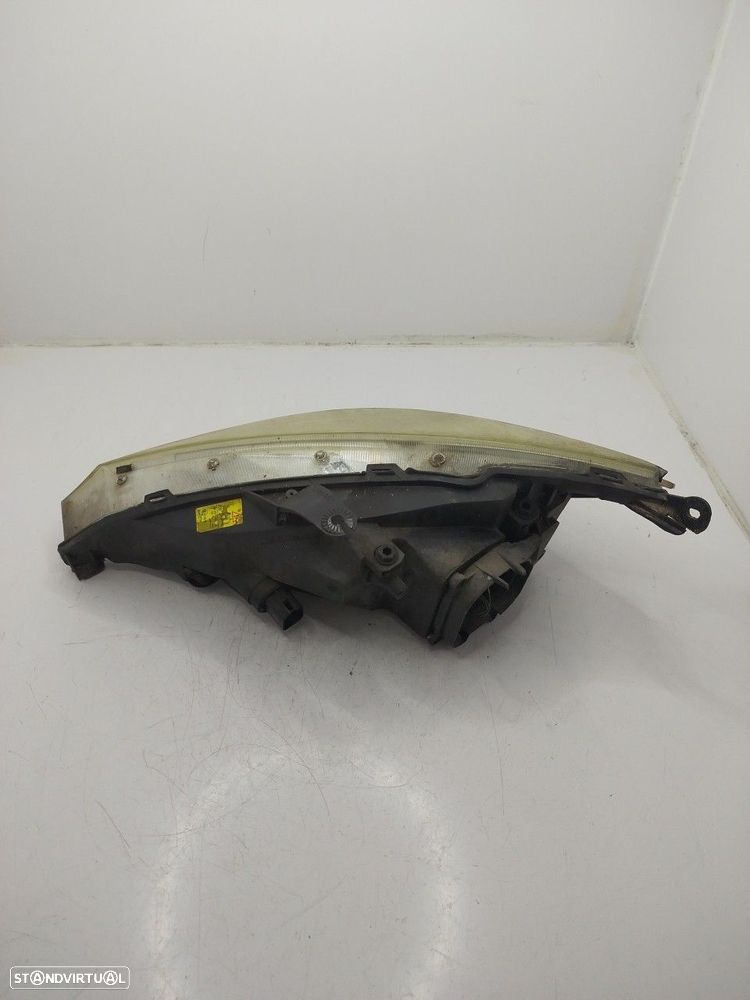 Farol/ Otica Dianteiro Dto Ford Focus I Carrinha (Dnw) - 2