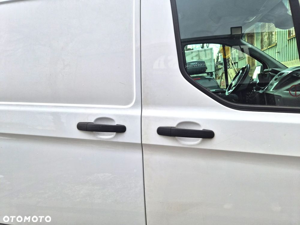 Ford TRANSIT CUSTOM - 23