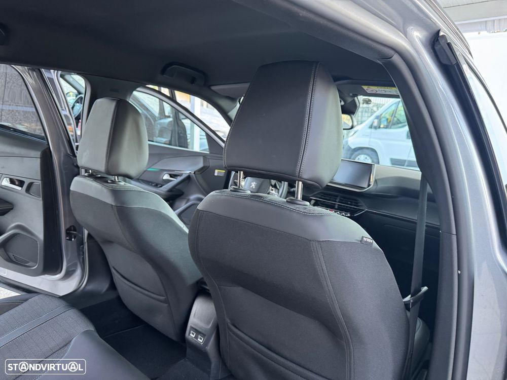 Peugeot 2008 1.2 PureTech Allure Pack - 30