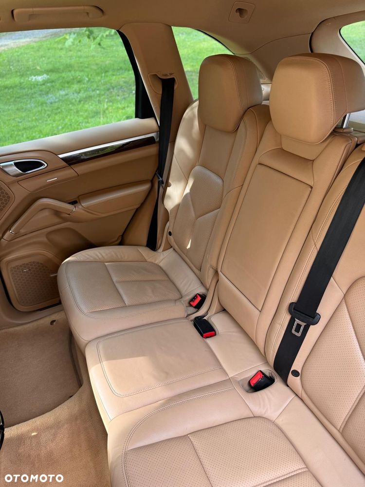 Porsche Cayenne - 22