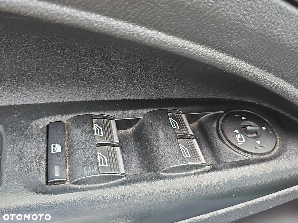 Ford Tourneo Connect 1.5 TDCi Titanium - 19