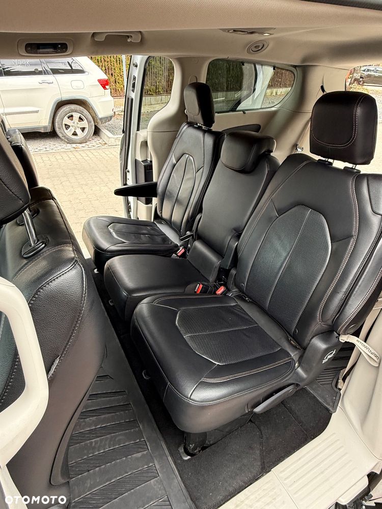 Chrysler Pacifica - 10