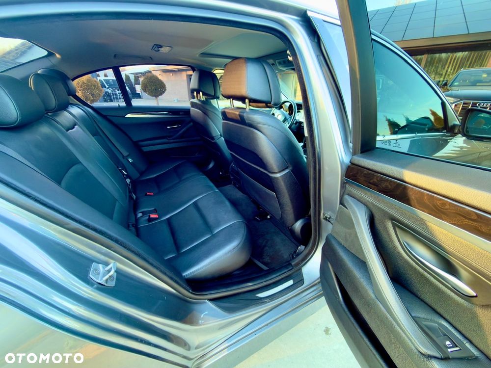 BMW Seria 5 528i xDrive Sport-Aut Luxury Line - 24