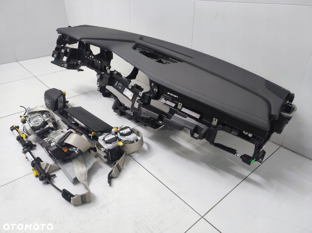 deska konsola poduszki pasy audi q8 etron usa orginał - 2