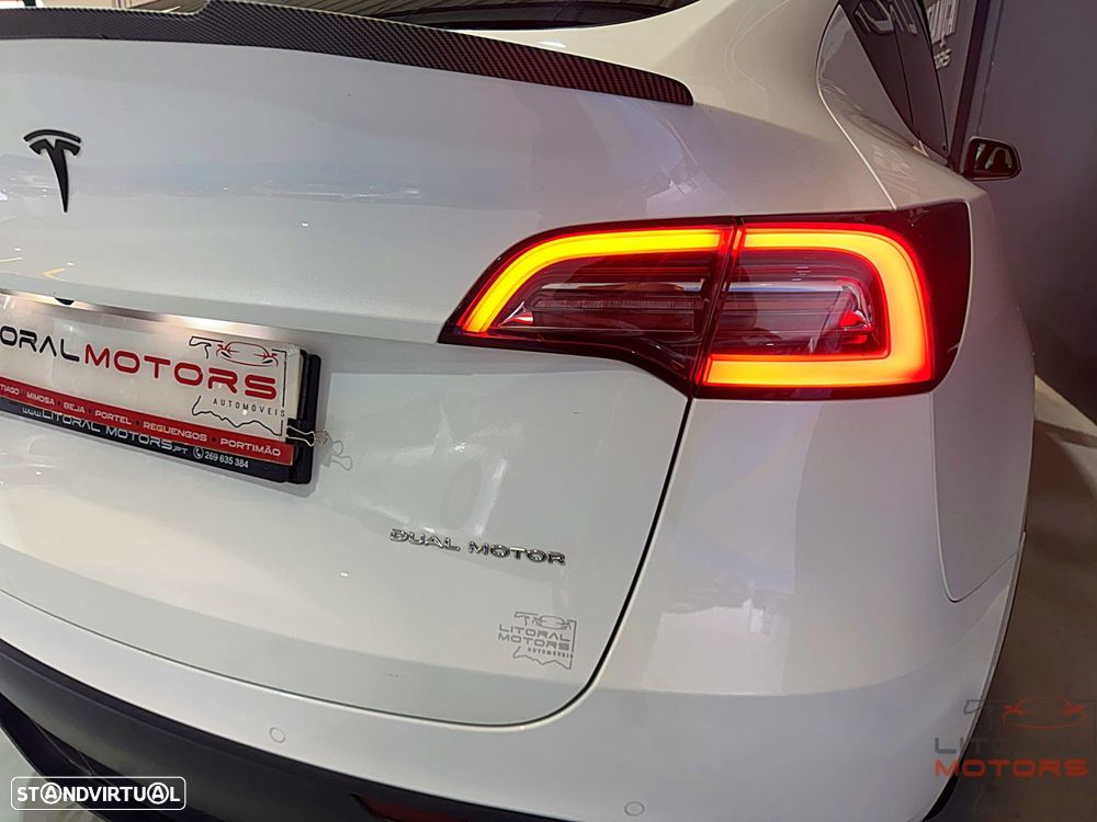 Tesla Model Y Long Range Dual Motor AWD - 13