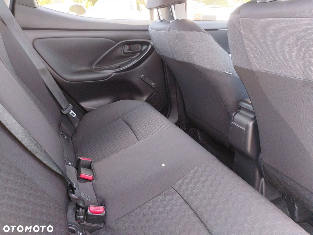 Toyota Yaris - 10